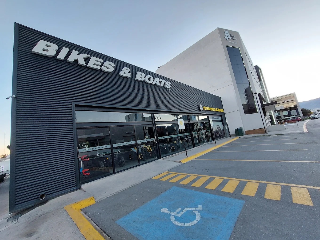 Fachada de Bikes and Boats Saltillo